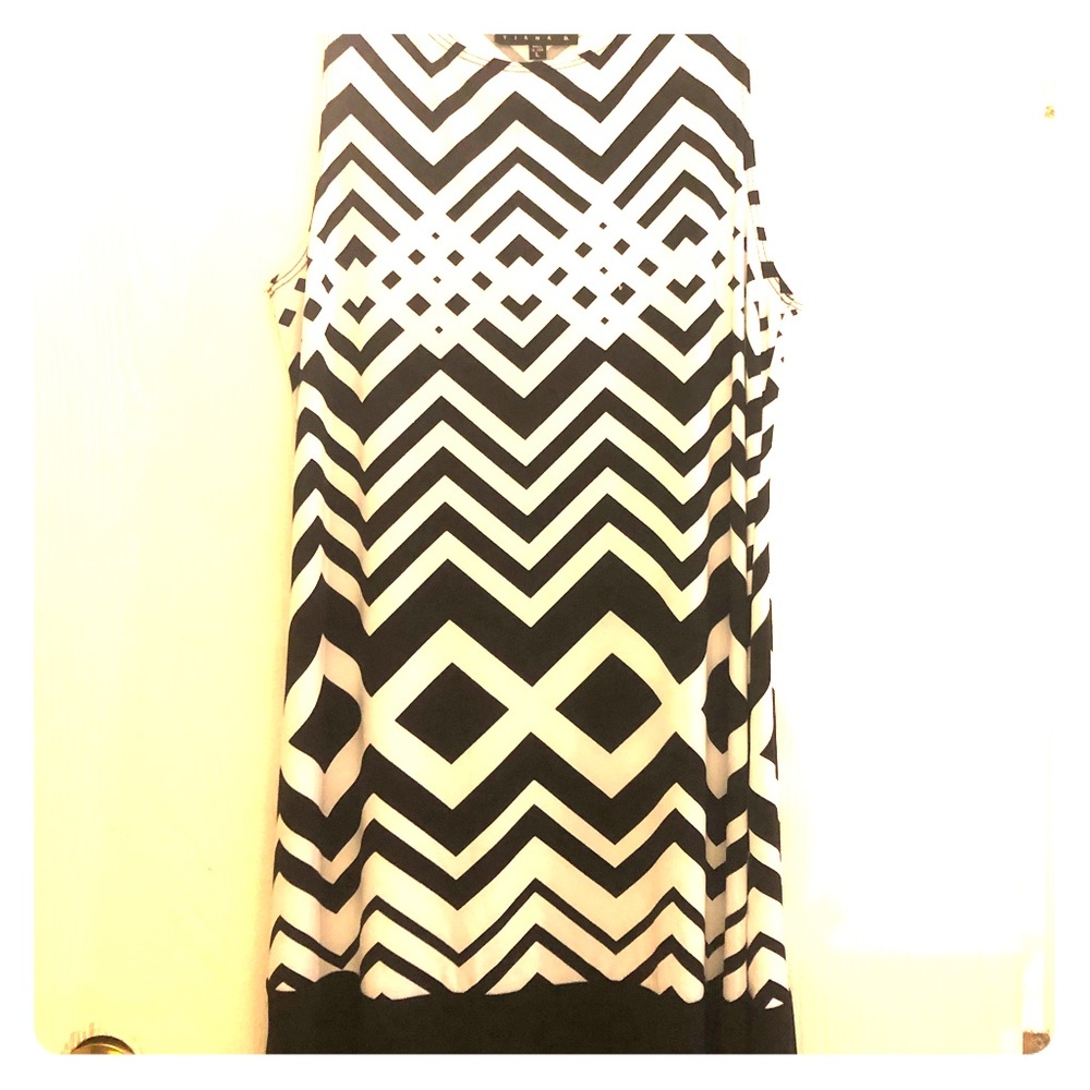 Black and white sleeveless dress